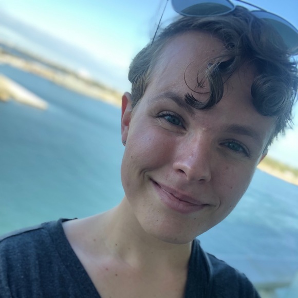 Meet your Posher, Jessica - Picture 1 of 1